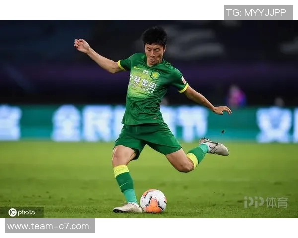 国安队李磊因右大腿肌肉拉伤预计缺阵四周球队面临人员紧张局面